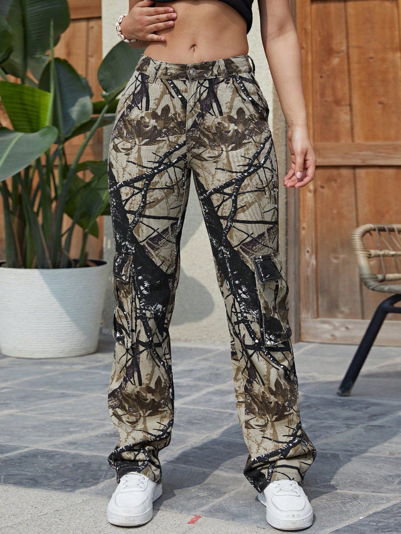 SHEIN CURVE+ Plus Camo Print Flap Pocket Side Cargo Pants